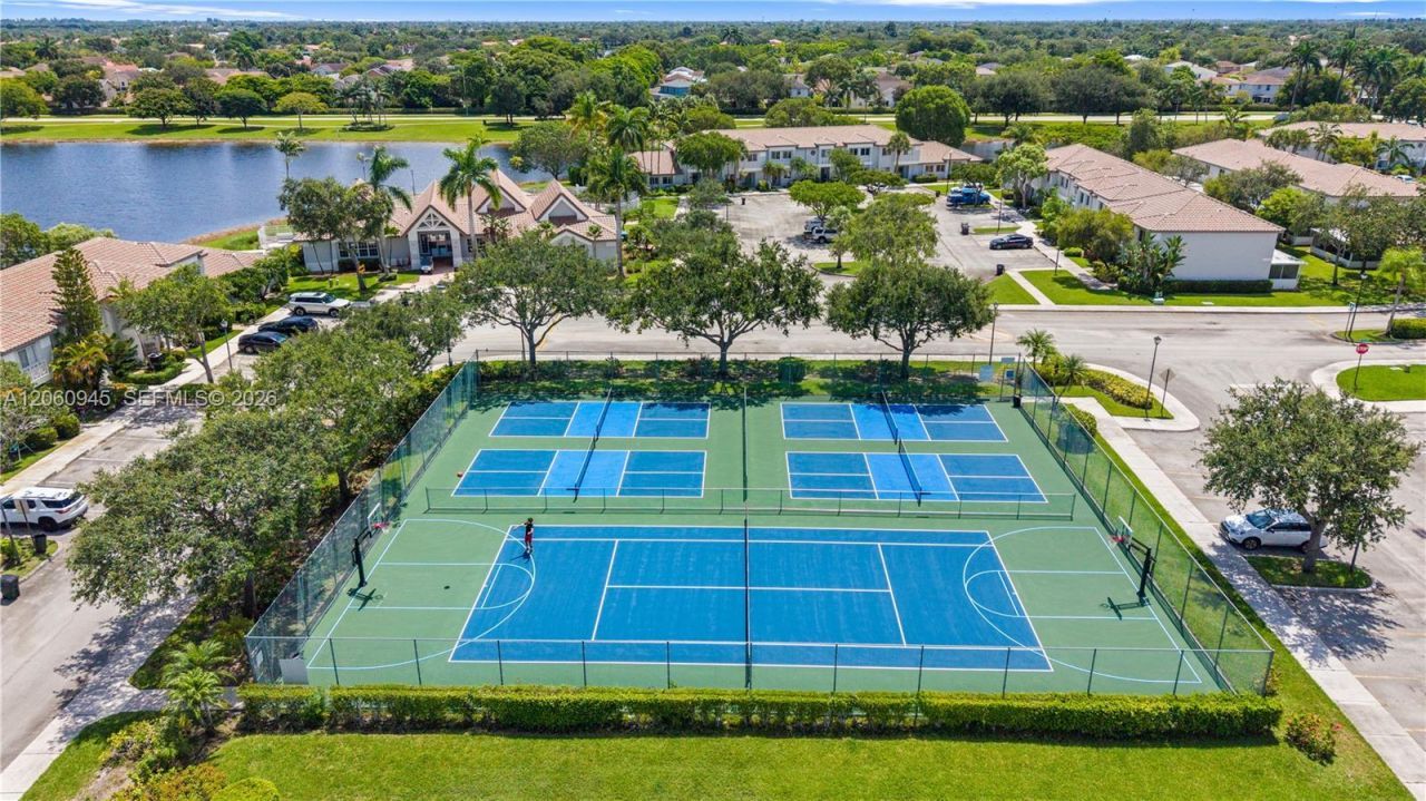 634 NW 208th Dr , Pembroke Pines, FL 33029 Photo
