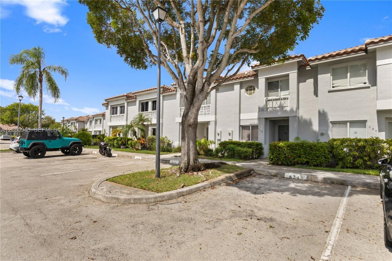 634 NW 208th Dr , Pembroke Pines, FL 33029 Photo