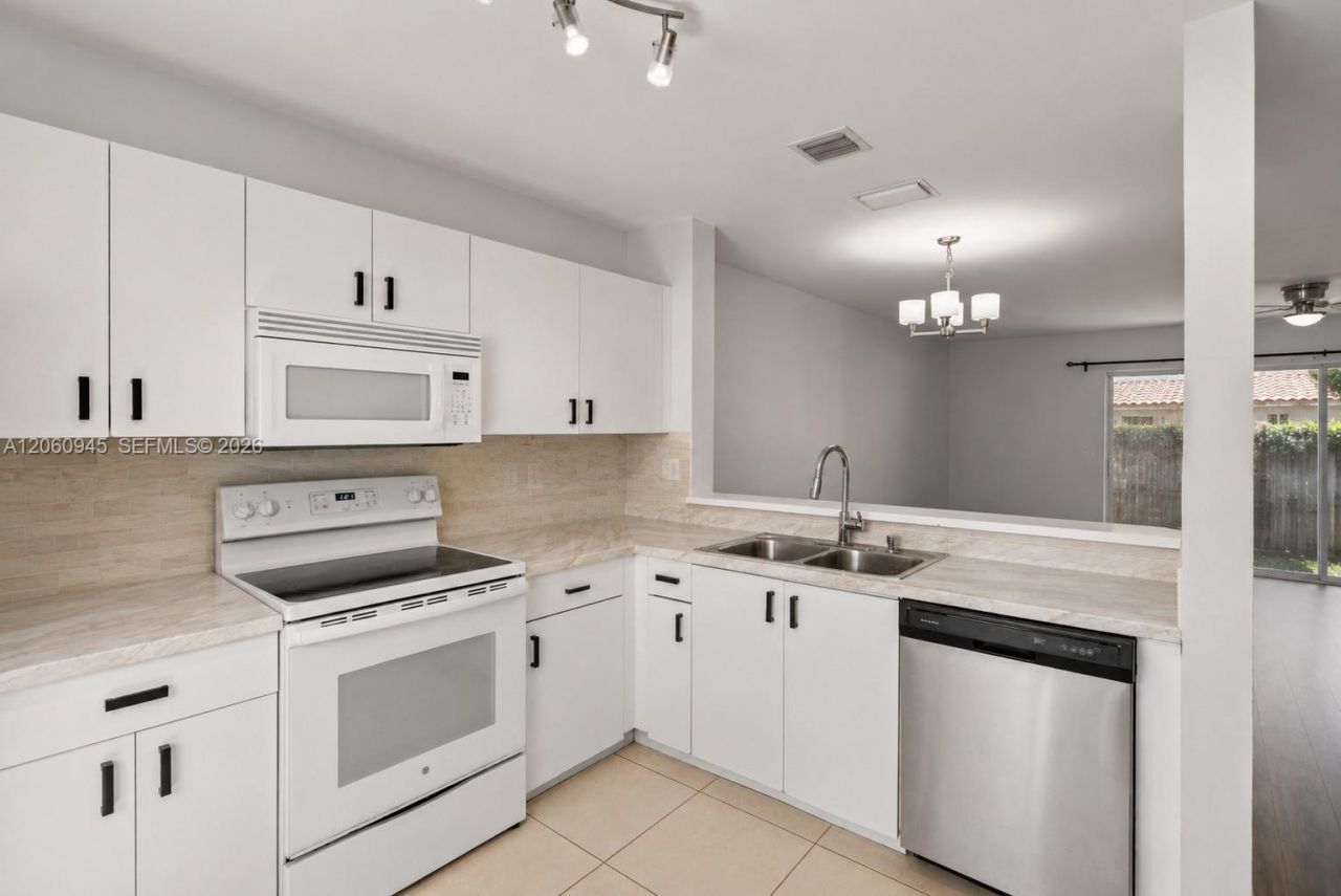 634 NW 208th Dr , Pembroke Pines, FL 33029 Photo