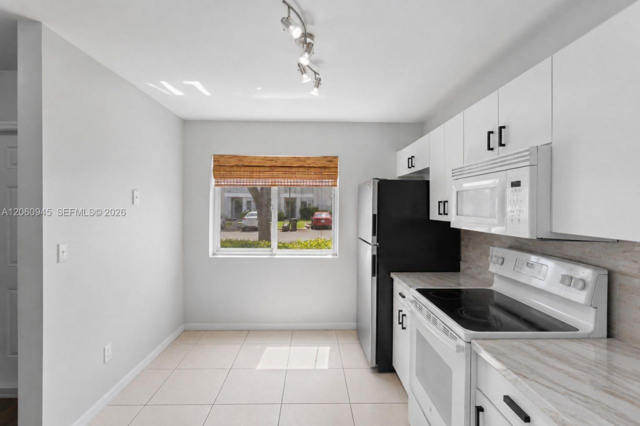 634 NW 208th Dr , Pembroke Pines, FL 33029 Photo