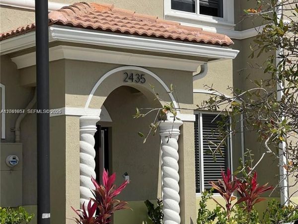 2435 SE 11th St , Homestead, FL 33035