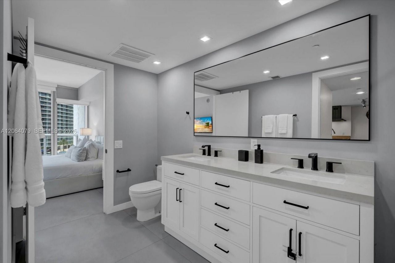 485 Brickell Ave , Unit 2103, Miami, FL 33131 Photo