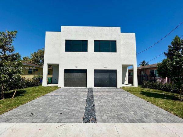 1121 NW 25th St , Miami, FL 33127