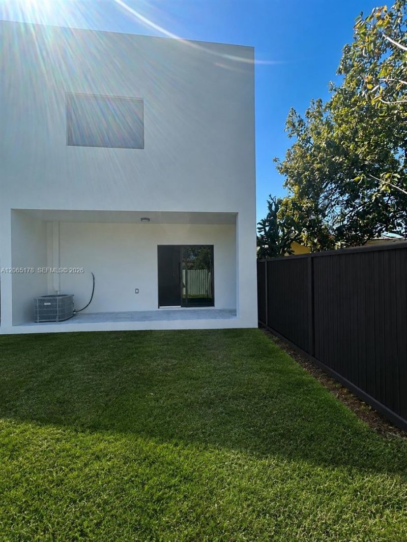 1121 NW 25th St, Miami, FL 33127 Photo
