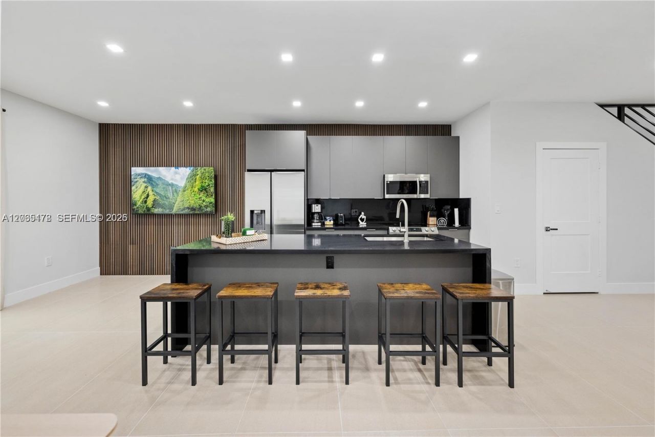 1121 NW 25th St, Miami, FL 33127 Photo