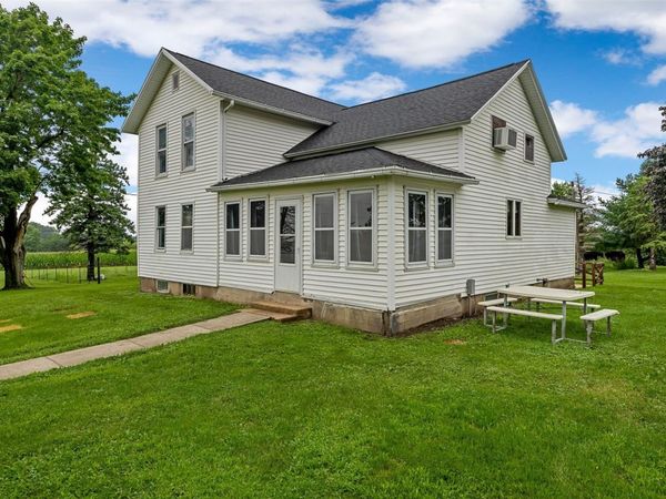 2769 55th Street Drive , Vinton, IA 52349