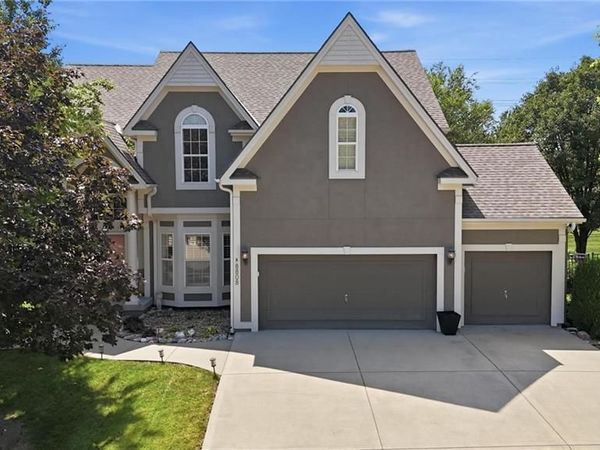 8808 N Oxford Avenue, Kansas City, MO 64157