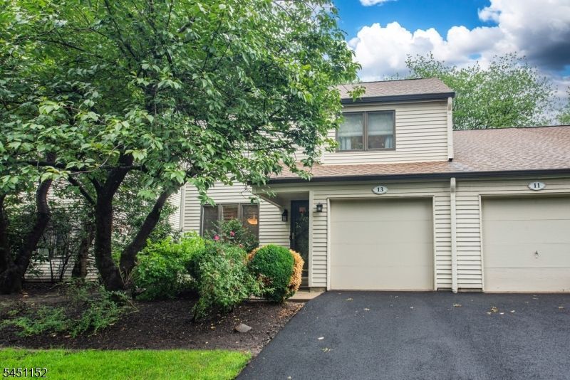 13 Stonegate Dr, Roseland, NJ 07068 Main Photo