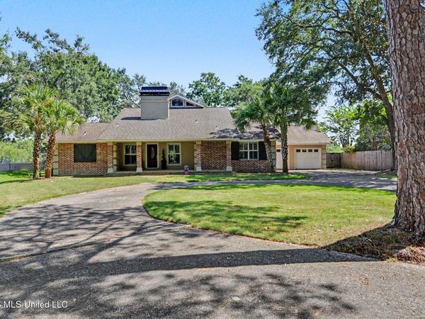 8324 Maunalani Place, Diamondhead, MS 39525