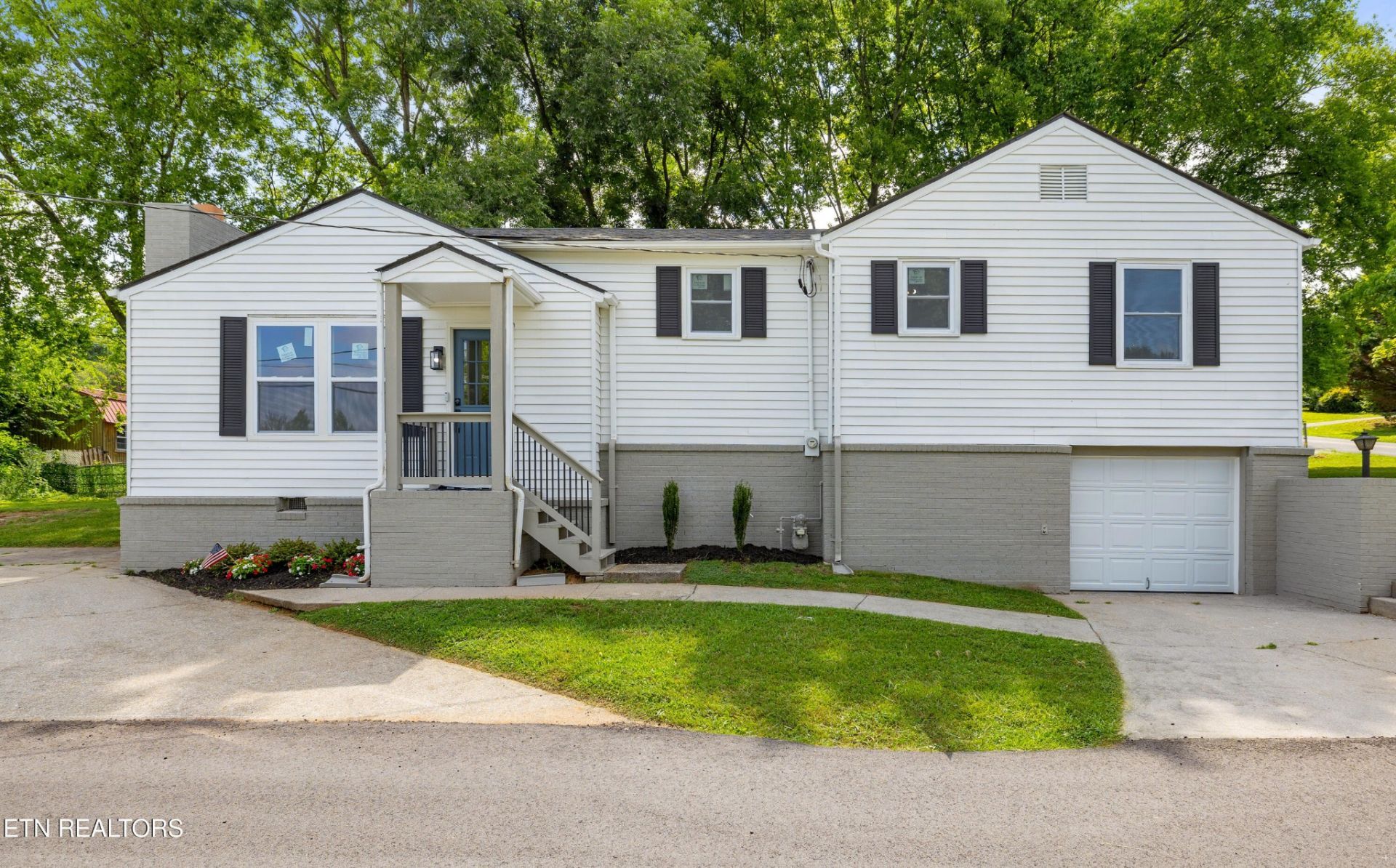 300 Henderson St , Maryville, TN 37804 Main Photo