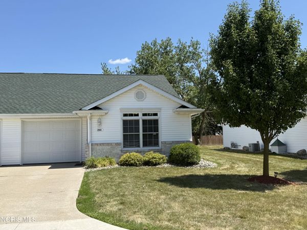 253 Briarheath Drive , Defiance, OH 43512