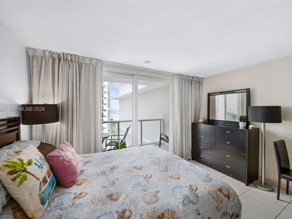 19201 Collins Ave, Unit 1117, Sunny Isles Beach, FL 33160