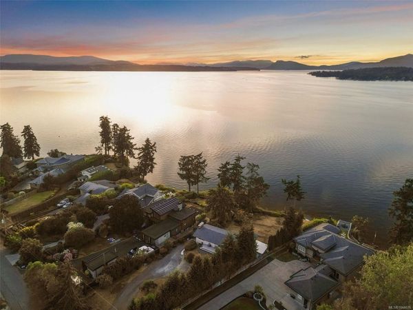 9760 Glynnwood Park Rd , North Saanich, BC V8L 5H4