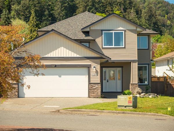 525 Ballou Pl , Ladysmith, BC V9G 2C7
