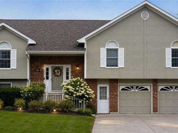 519 NE Timbercreek Drive, Lee's Summit, MO 64086