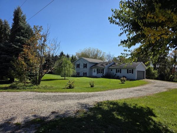 39 London Road, Cambridge, WI 53523