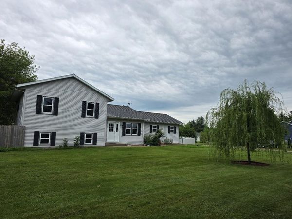 39 London Road, Cambridge, WI 53523