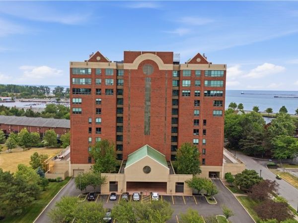 75 Ojibwa Circle , Unit 801, Buffalo, NY 14202