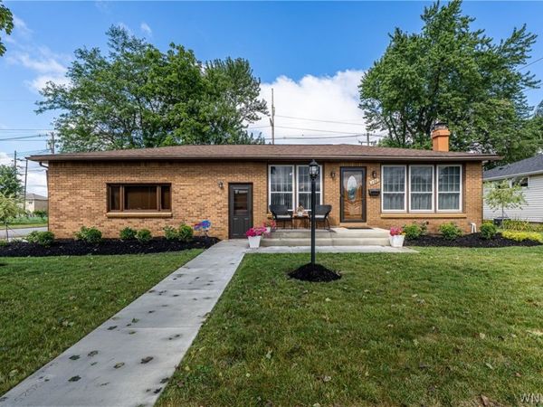 200 Lou Ann Dr , Depew, NY 14043