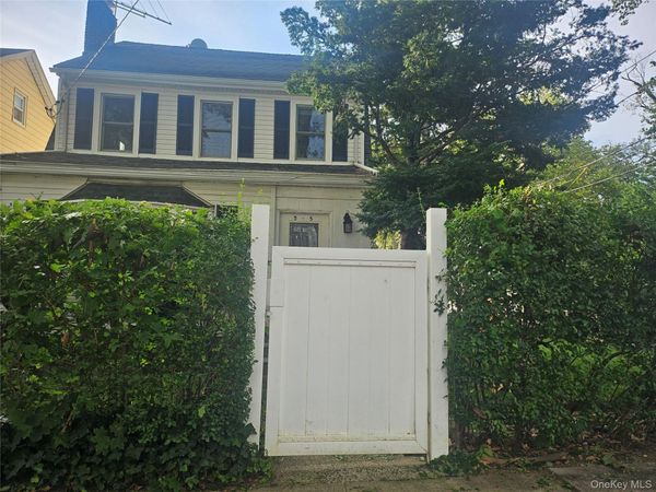 256-15 Pembroke Avenue , Great Neck, NY 11020