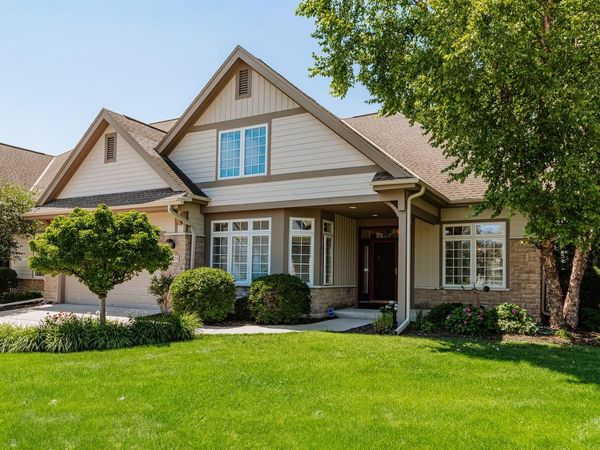11675 N Aster Woods CIRCLE, Mequon, WI 53092