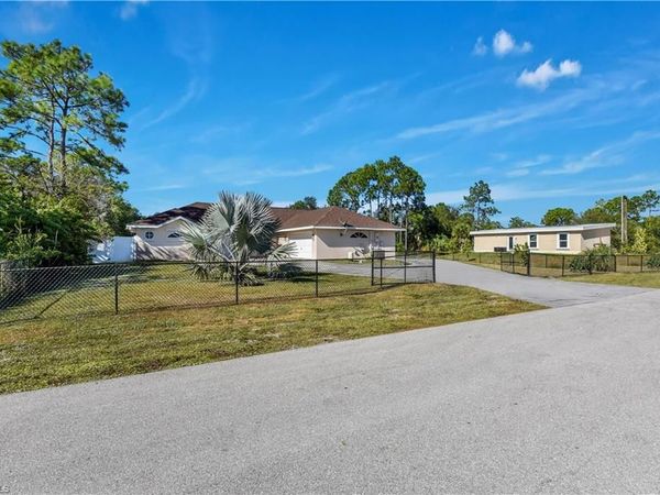 521 Grant AVE , LEHIGH ACRES, FL 33972