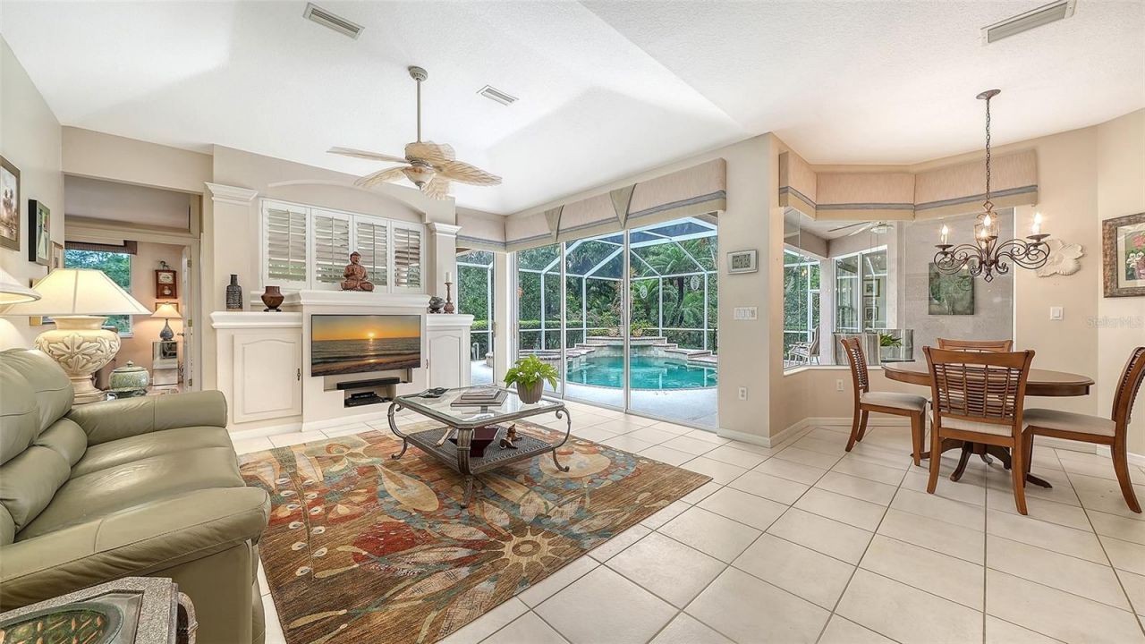 4727 Carrington Circle, Sarasota, FL 34243 Photo