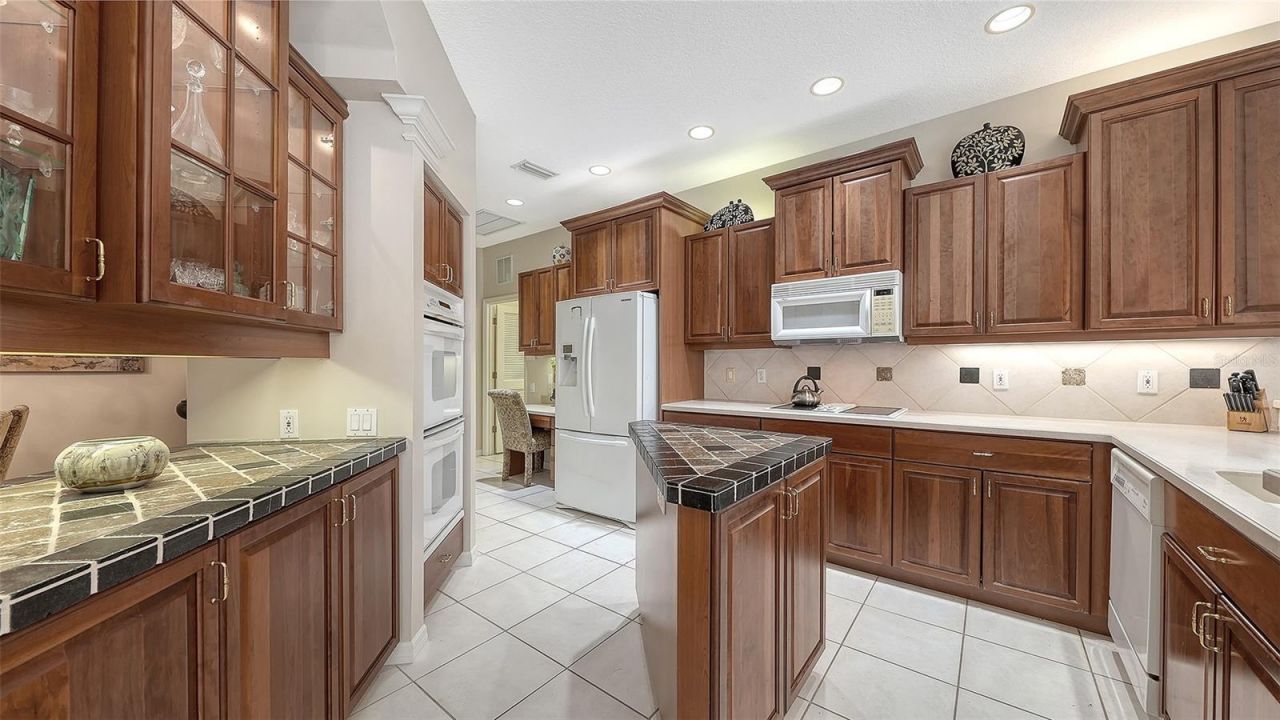 4727 Carrington Circle, Sarasota, FL 34243 Photo