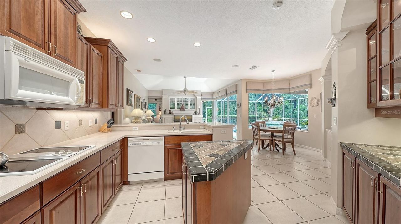 4727 Carrington Circle, Sarasota, FL 34243 Photo
