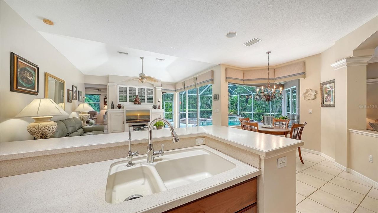 4727 Carrington Circle, Sarasota, FL 34243 Photo