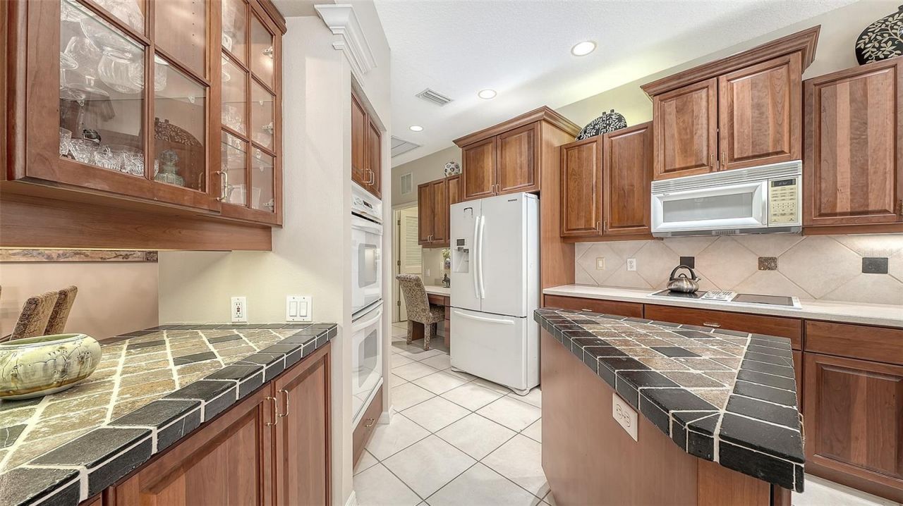 4727 Carrington Circle, Sarasota, FL 34243 Photo