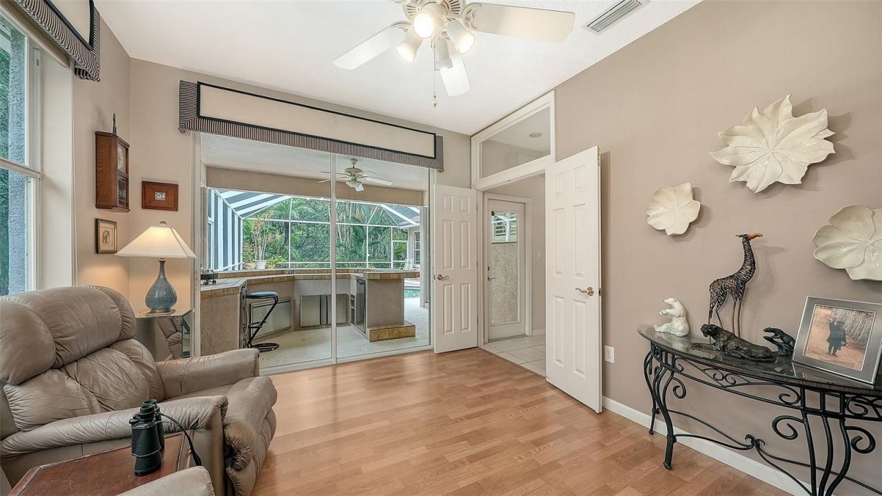 4727 Carrington Circle, Sarasota, FL 34243 Photo