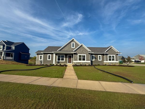 1830 Stratford Lane NW, Walker, MI 49534