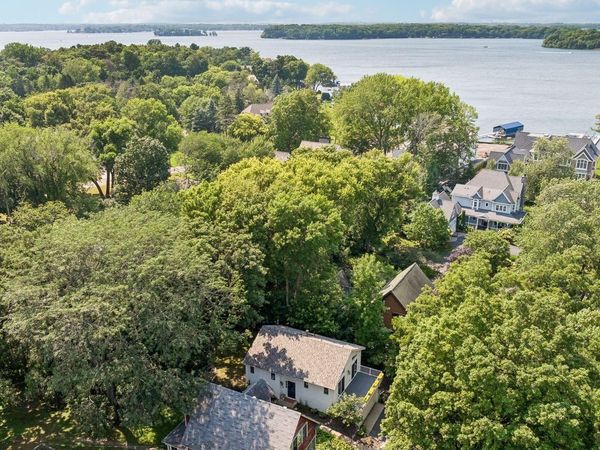 20475 Summerville Road , Deephaven, MN 55331
