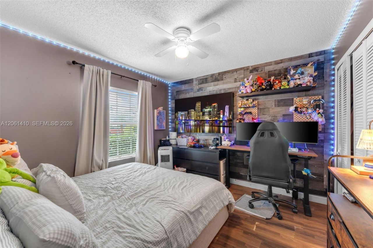1050 NW 129th Ave , Miami, FL 33182 Photo