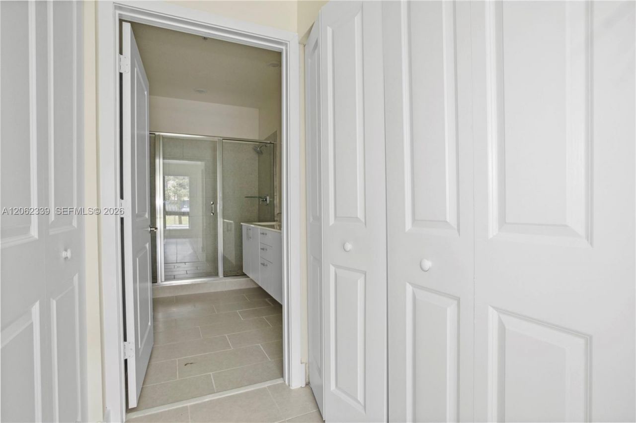 8001 NW 41st St, Unit F-106, Doral, FL 33166 Photo