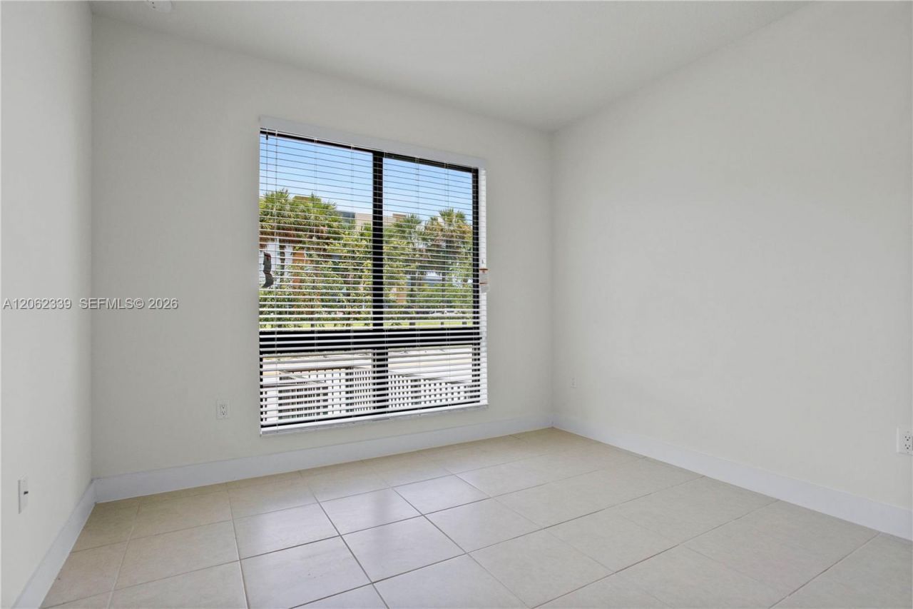 8001 NW 41st St, Unit F-106, Doral, FL 33166 Photo