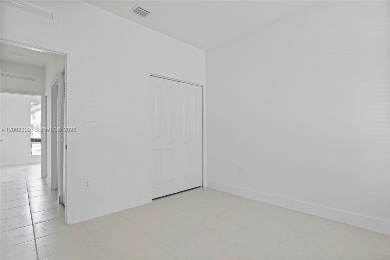 8001 NW 41st St, Unit F-106, Doral, FL 33166 Photo