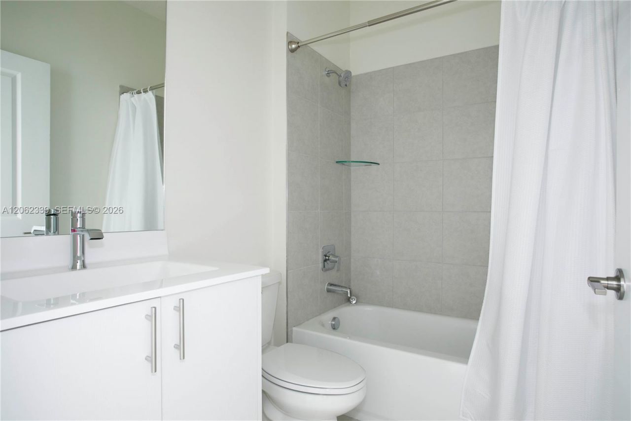 8001 NW 41st St, Unit F-106, Doral, FL 33166 Photo
