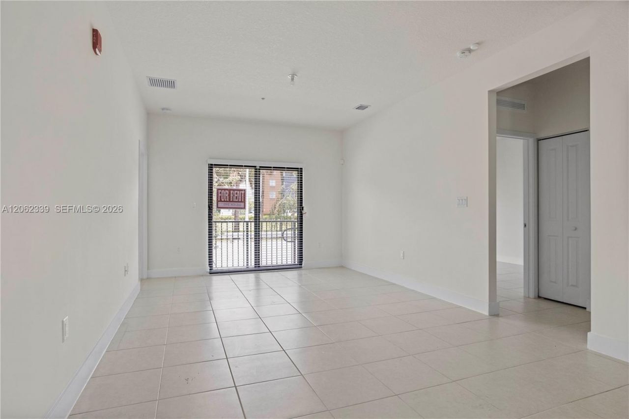 8001 NW 41st St, Unit F-106, Doral, FL 33166 Photo