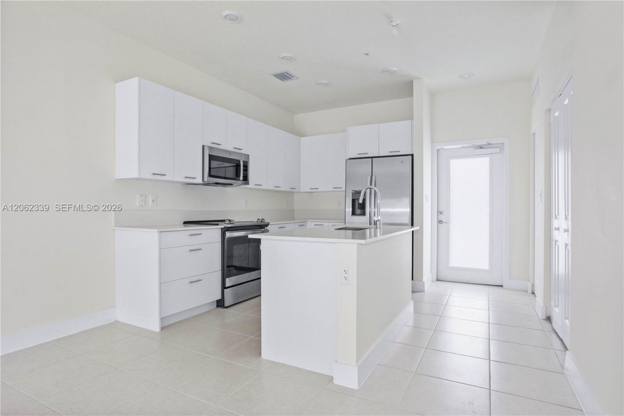 8001 NW 41st St, Unit F-106, Doral, FL 33166 Photo