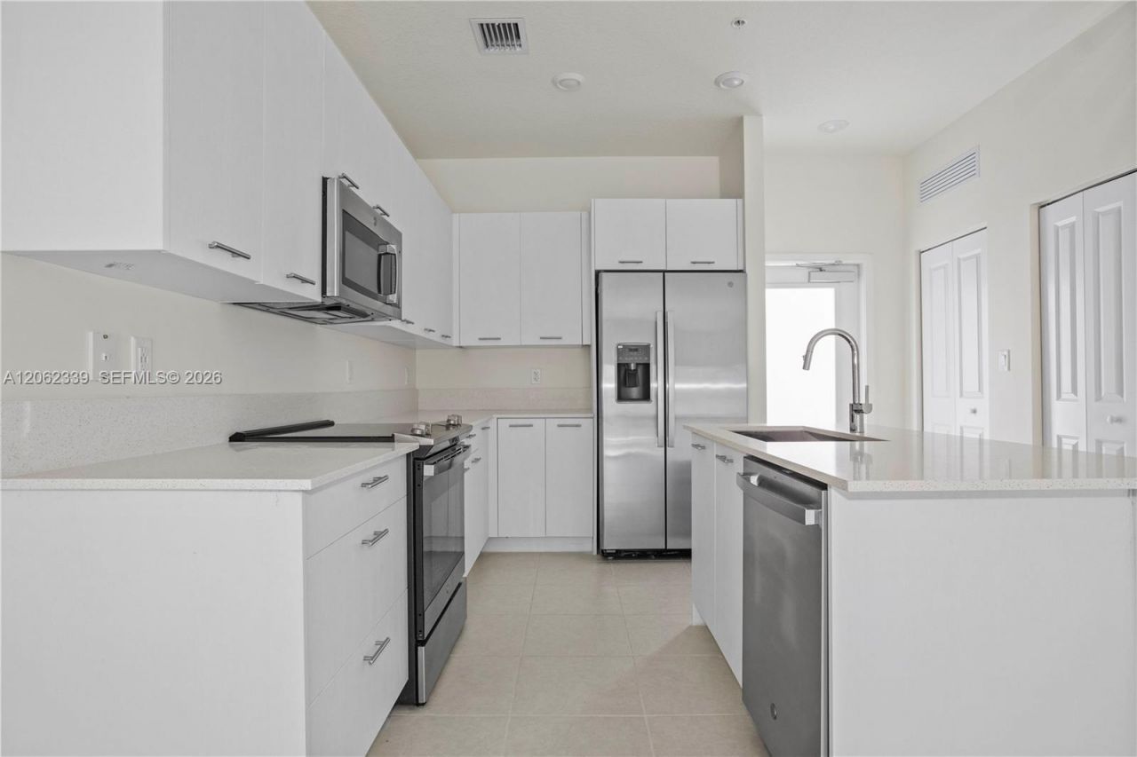 8001 NW 41st St, Unit F-106, Doral, FL 33166 Photo