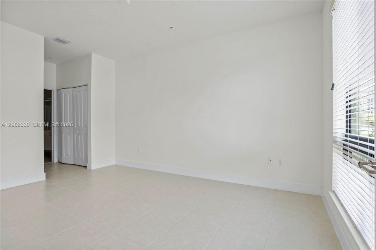 8001 NW 41st St, Unit F-106, Doral, FL 33166 Photo