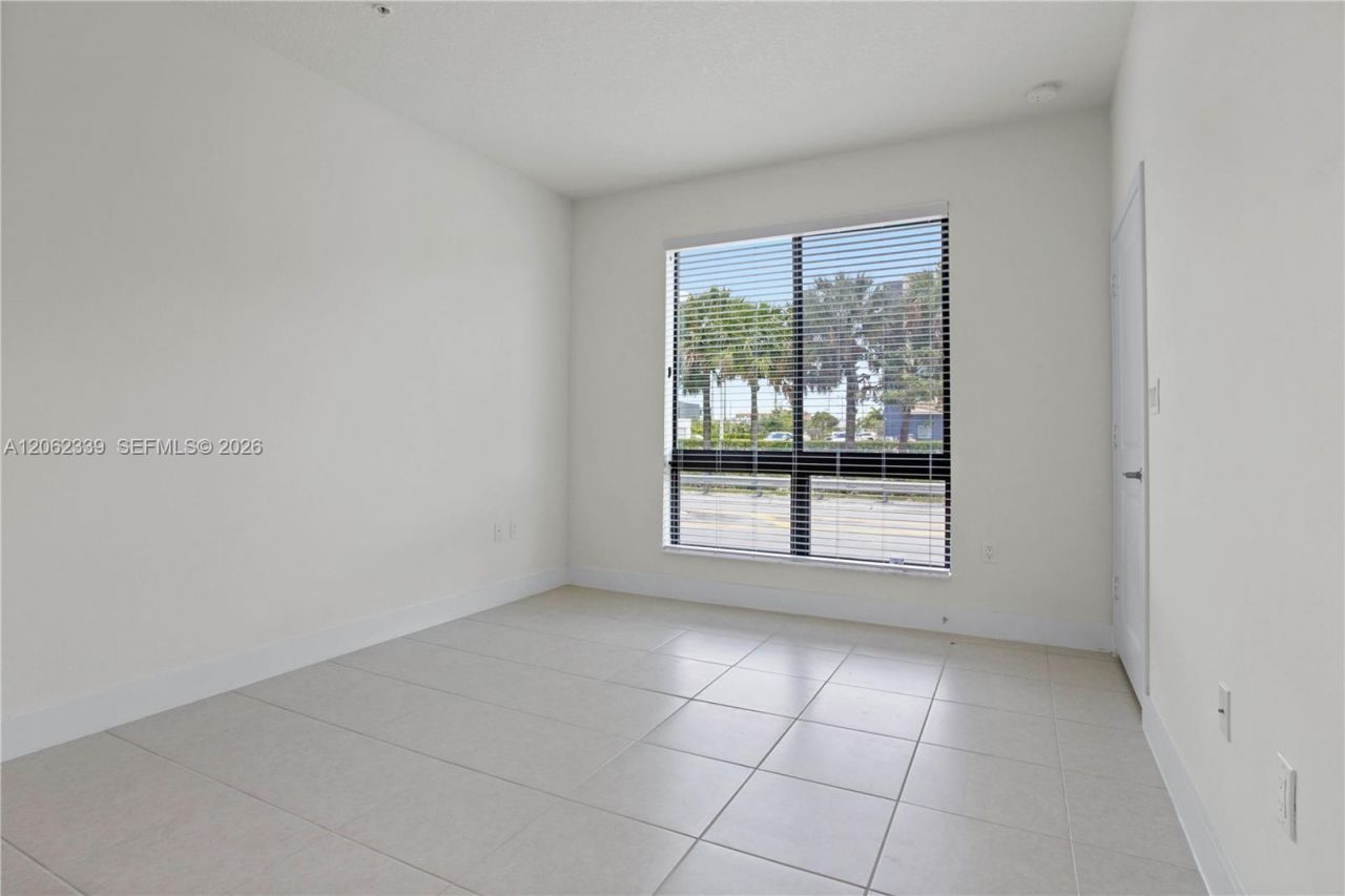 8001 NW 41st St, Unit F-106, Doral, FL 33166 Photo