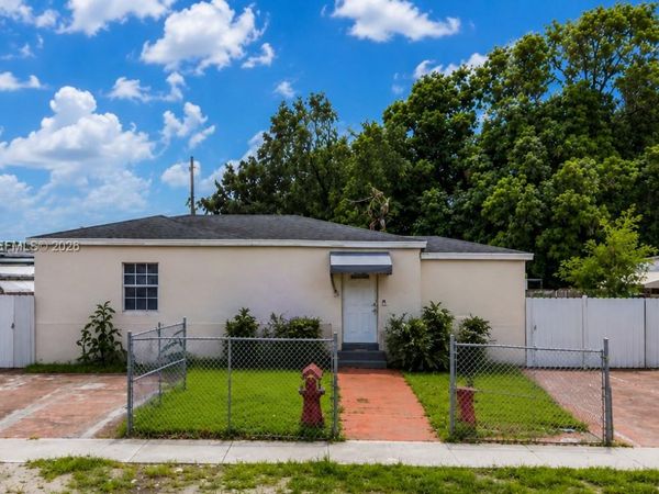 580 SE 2nd St , Hialeah, FL 33010
