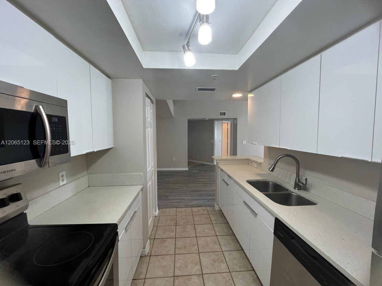 4171 N Haverhill Rd, Unit 1013, West Palm Beach, FL 33417 Photo