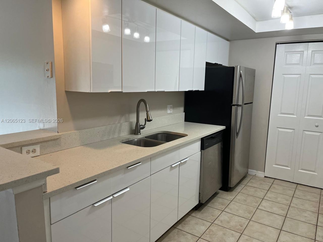 4171 N Haverhill Rd, Unit 1013, West Palm Beach, FL 33417 Photo