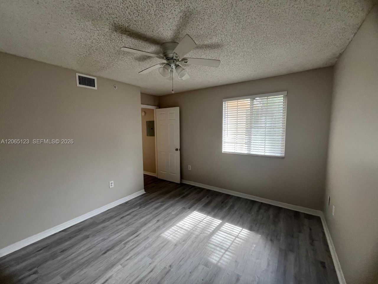4171 N Haverhill Rd, Unit 1013, West Palm Beach, FL 33417 Photo