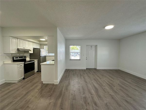 3660 NE 11th Ave , Unit 4, Oakland Park, FL 33334