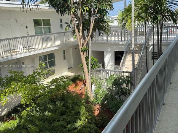 8080 Tatum Waterway Dr , Unit 21, Miami Beach, FL 33141